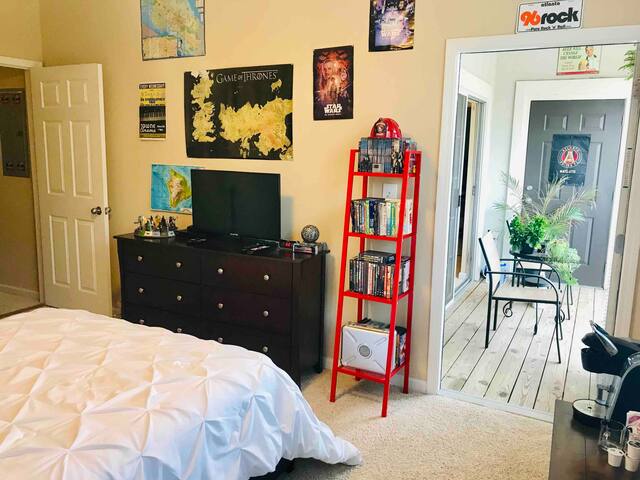 Bright, cozy, colorful bedroom for 1-2