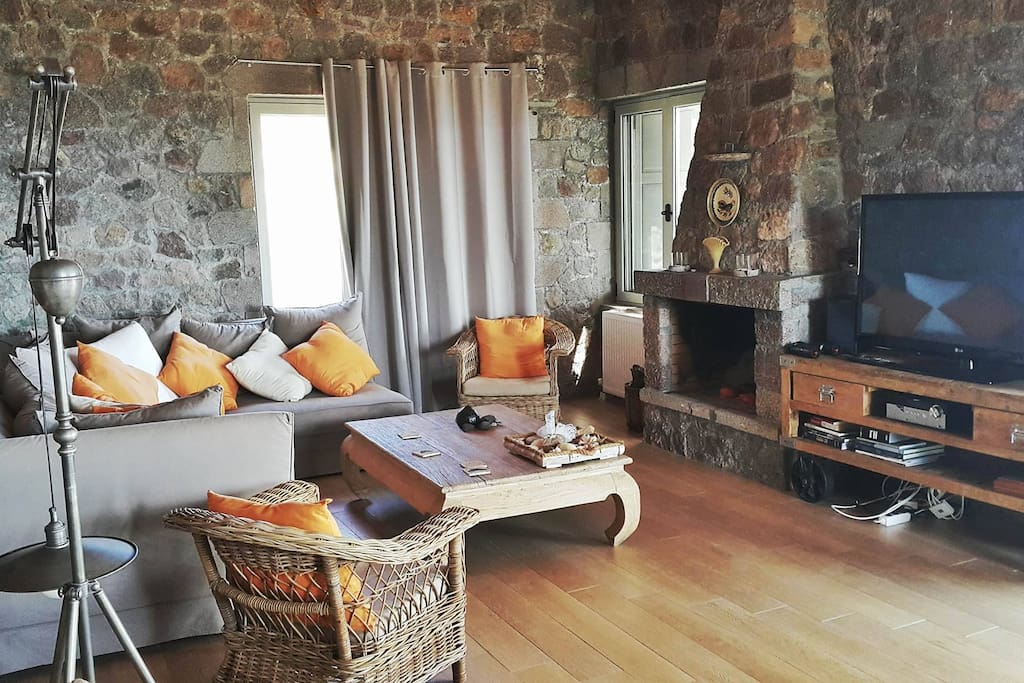 Main Living room with A/C