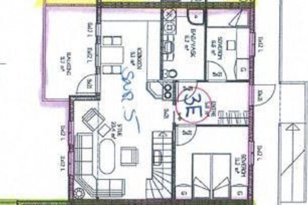 Two rooms on the 2nd floor are for rent.