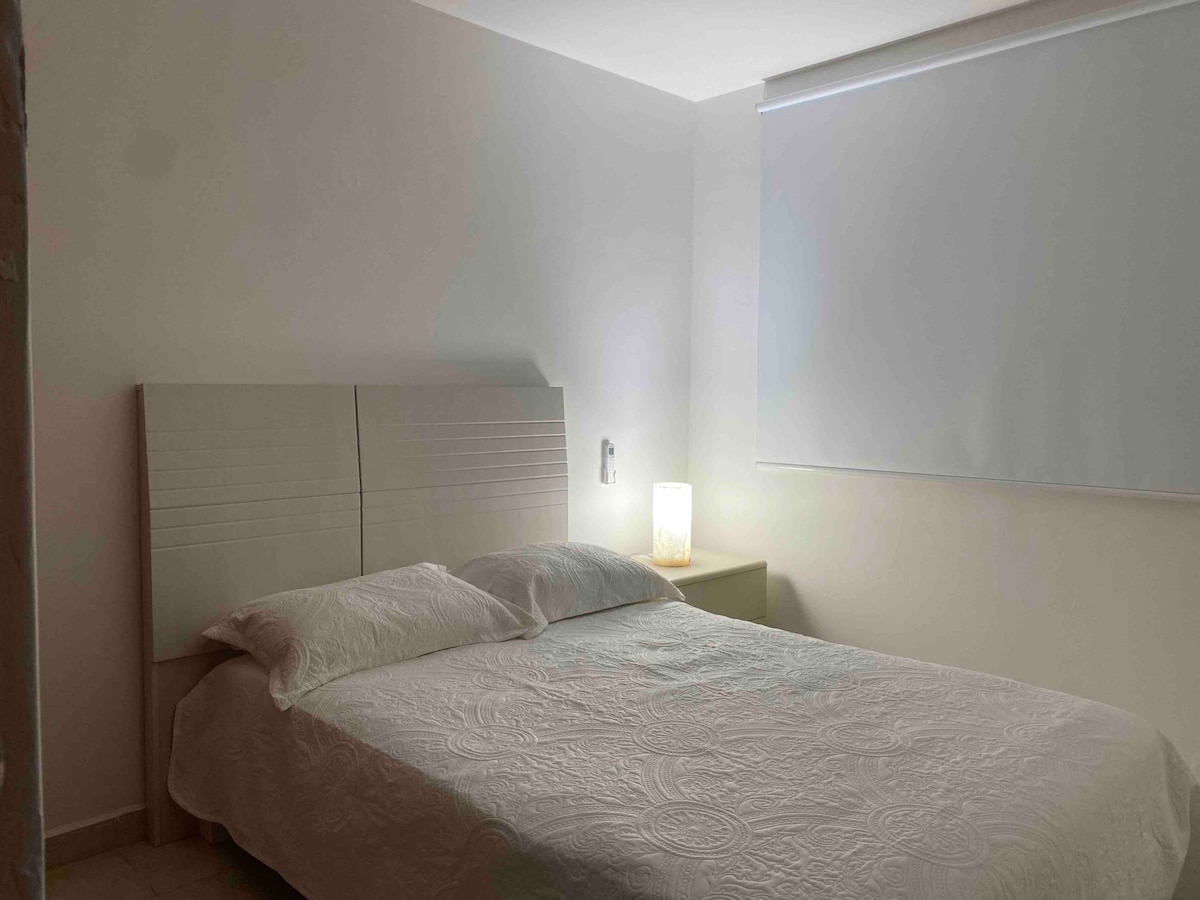 Recámara con cama Matrimonial 