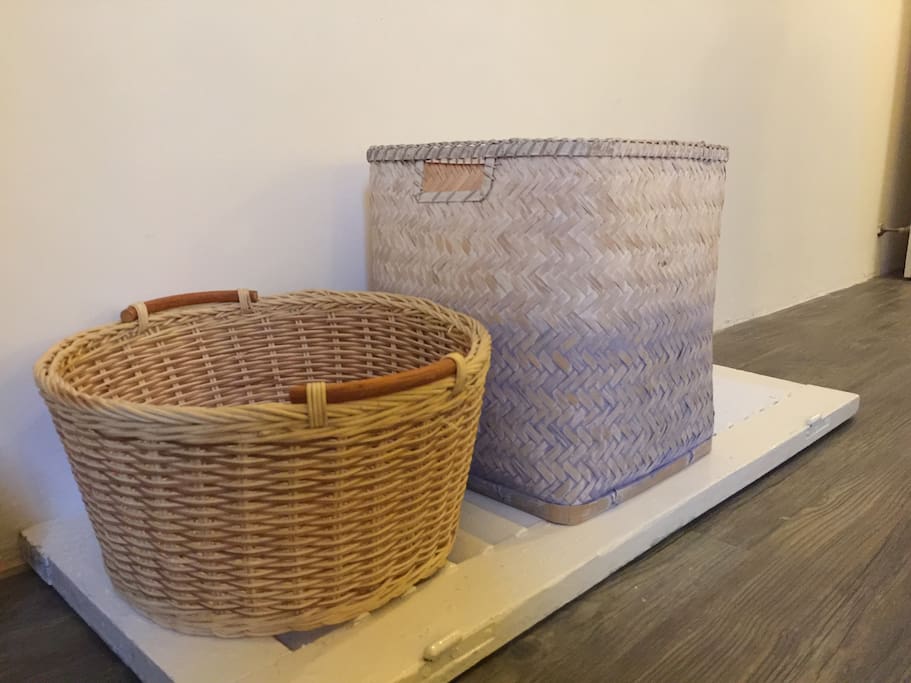 Handicraft baskets from leaf