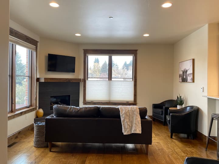 Downtown Cowboy Condo On Main - Mystic Lake, Bozeman
