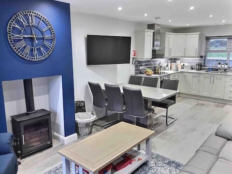 Luxurious 4* Cranfield Cottage by the Sea