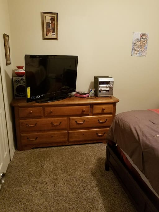 Dresser space