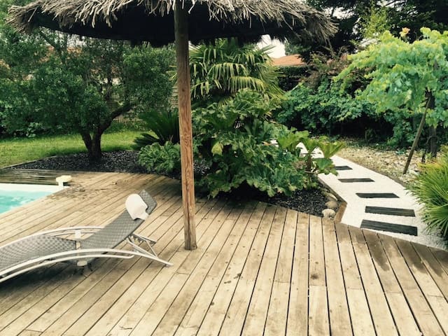 Une Chambre Zen avec accès privatif;accès piscine.