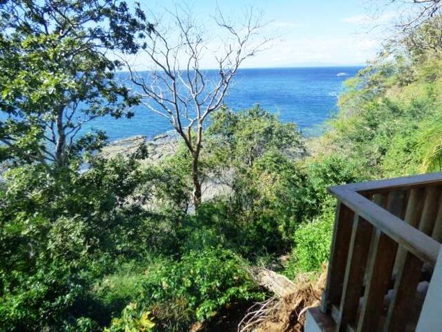 Comfortable Beach Front, Great Views & Snorkeling