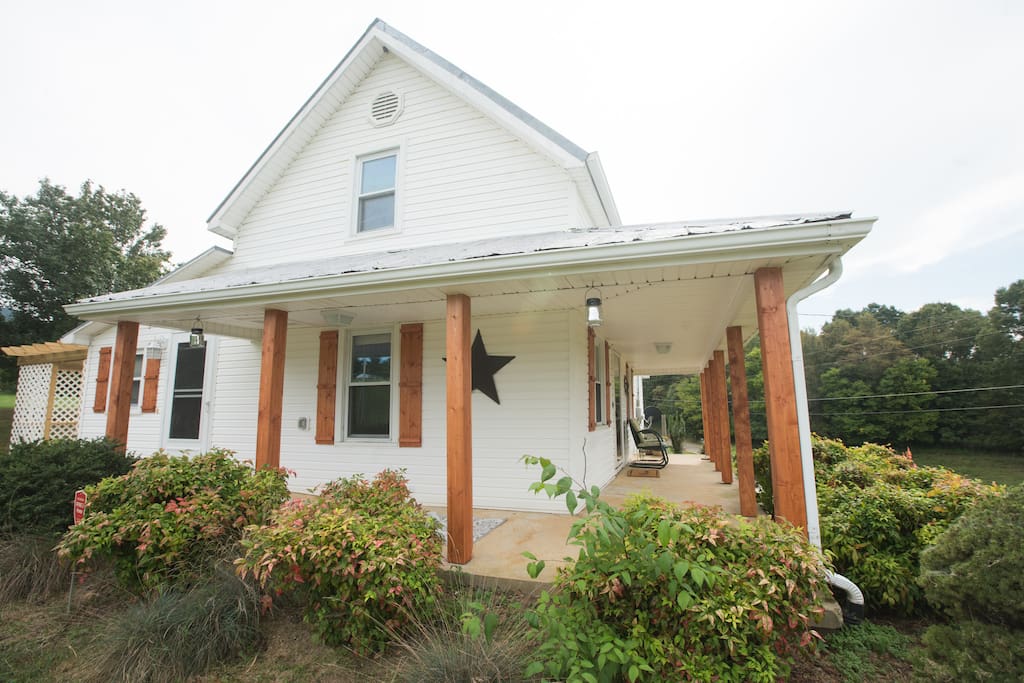 Little Davis Farmhouse Bungalows For Rent In Greeneville Tennessee United States