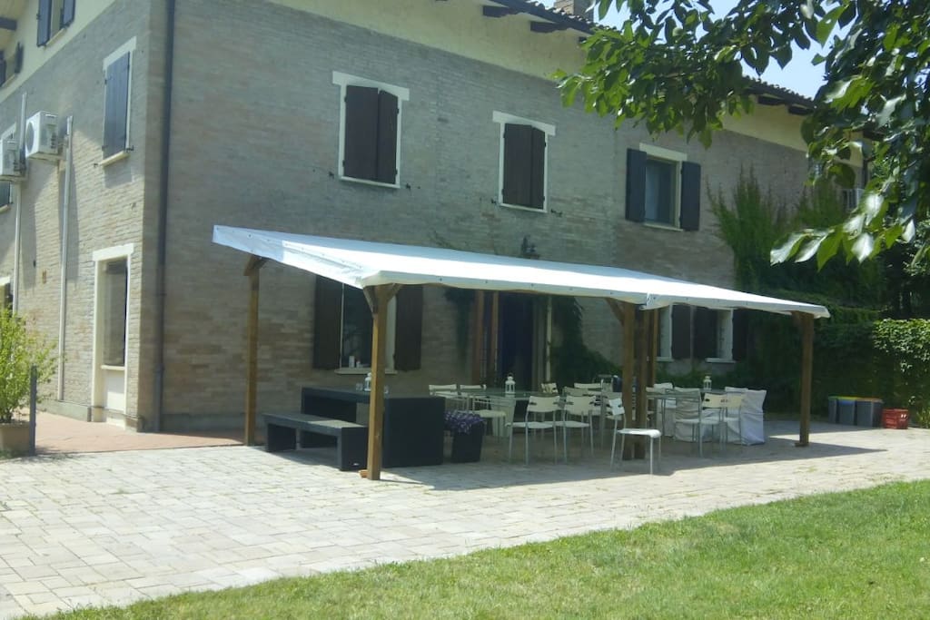 La facciata del casolare