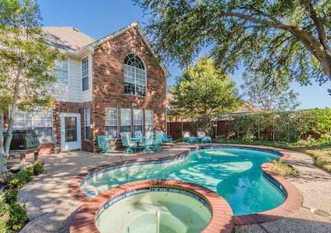 Family-friendly 5 BD w/ Pool in Plano