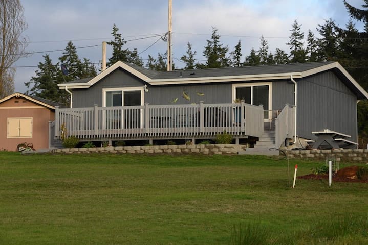 Beautiful westerly views for 4-5! Well manicured yard for outdoor fun(249) - 249