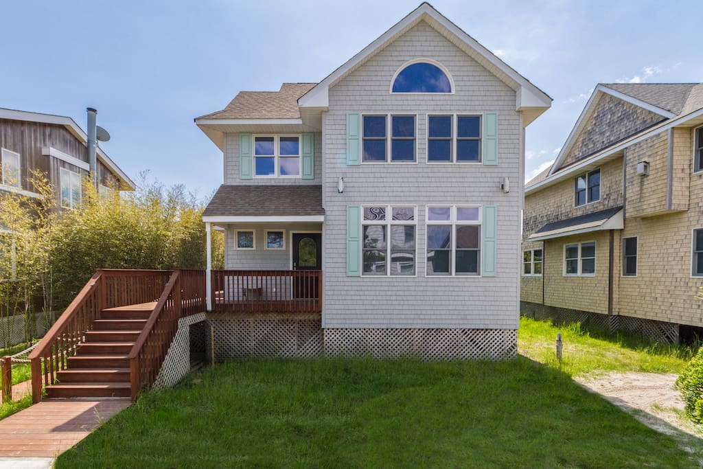 This house rents by the week on a Monday-Sunday schedule