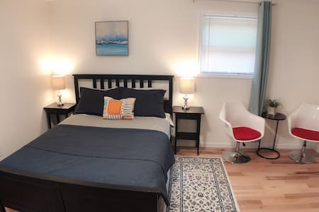 Close to Pentagon, DCA Queen bed for solo traveler