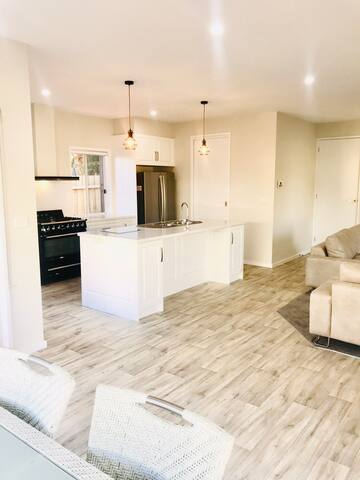 Torquay Heart sleeps 12 gallery image 3