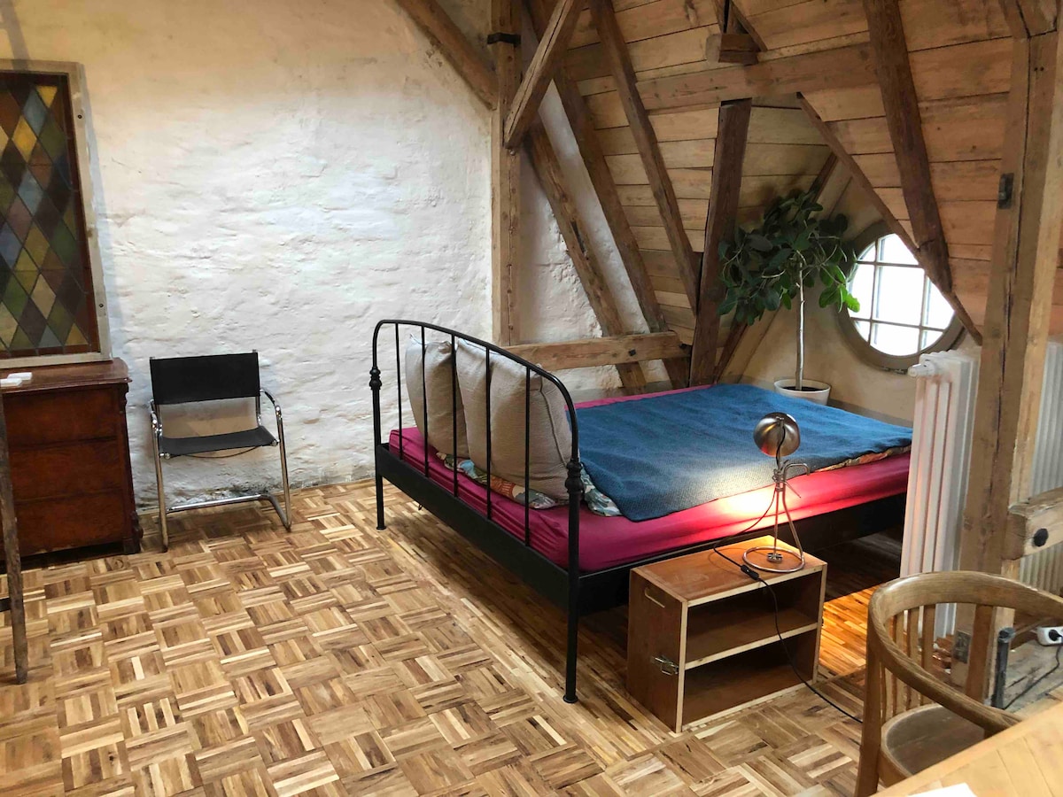 Top Airbnb: Eagle's nest in Art Nouveau townhouse in Halle (Saale)