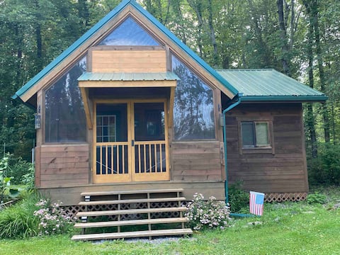 Cozy private cabin on the river