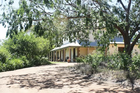 Wallaroo Wines homestead and wedding venue