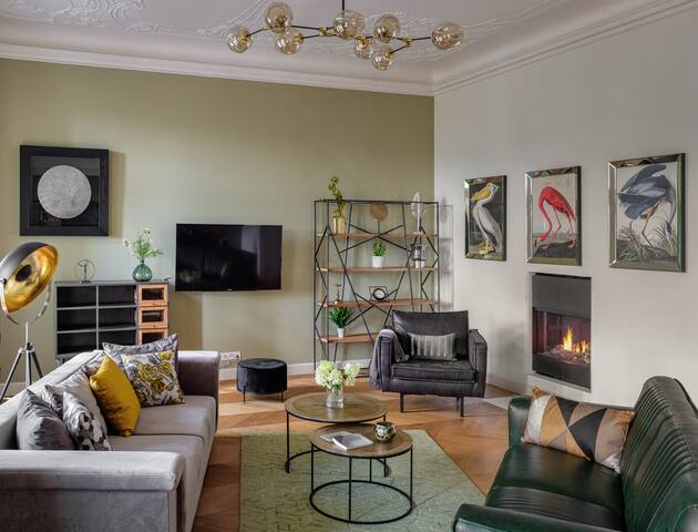Three Bedroom Apartment with Balcony and Fireplace gallery image 2