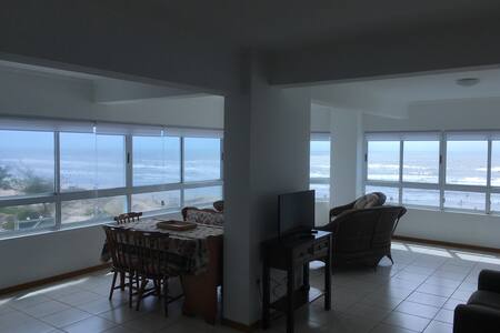 APARTAMENTO BEIRA MAR EM TRAMANDAÍ
