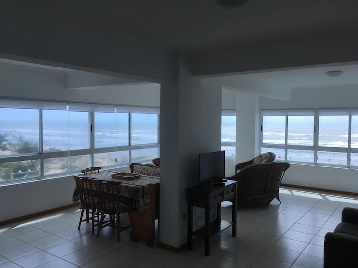 BEACHFRONT APARTMENT IN TRAMANDAÍ