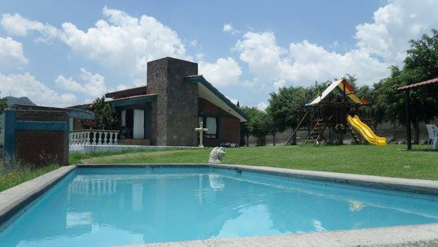 Económica cabaña de descanso y fiestas familiares