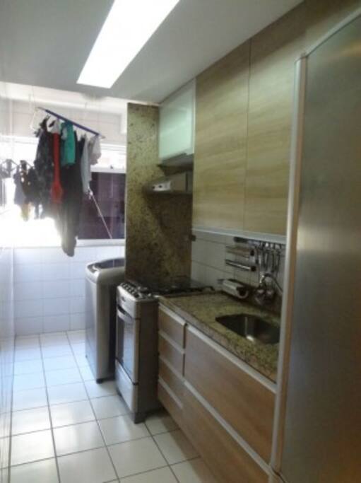 Cozinha e área de serviço.