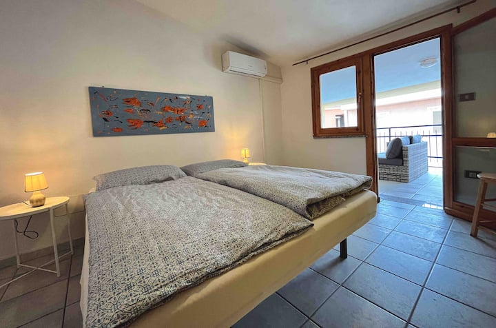 سرير مزدوج مع مكيف هواء وشرفة خاصة بما في ذلك صالة، الطابق الأول