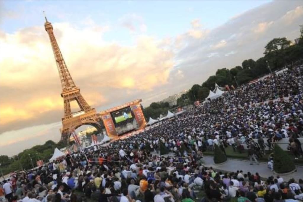 The apartment is ideally located for the Euro UEFA 2016! It's 5min walk from the biggest fan zone located at the foot of the Eiffel Tower. 90,000 supporters are freely welcome to watch the games on giant screens. Concerts and several entertainments will also take place there.