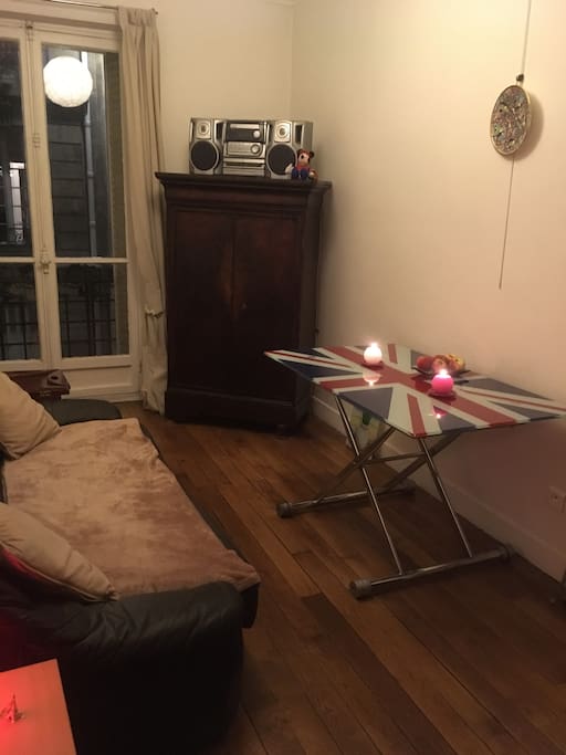 THE SITTING ROOM