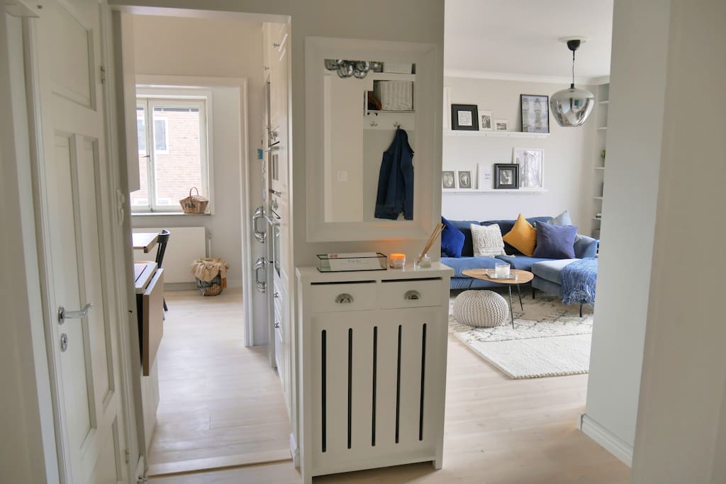 Bright, open space - enter every room from the hallway