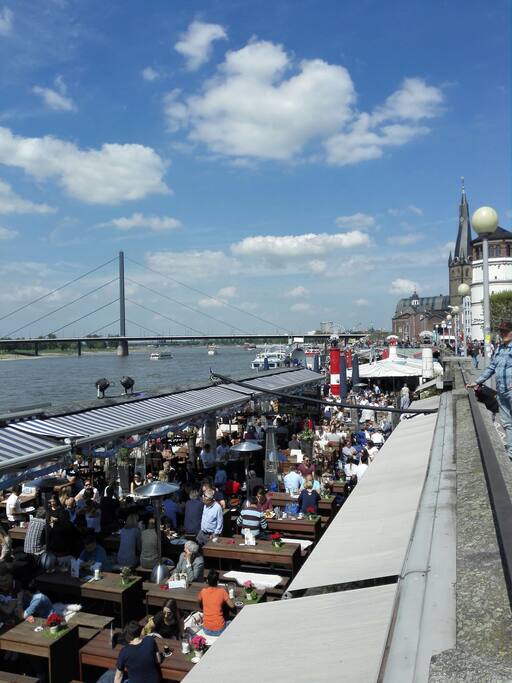 Kasematten/Düsseldorf Altstadt (35 minutes by foot)