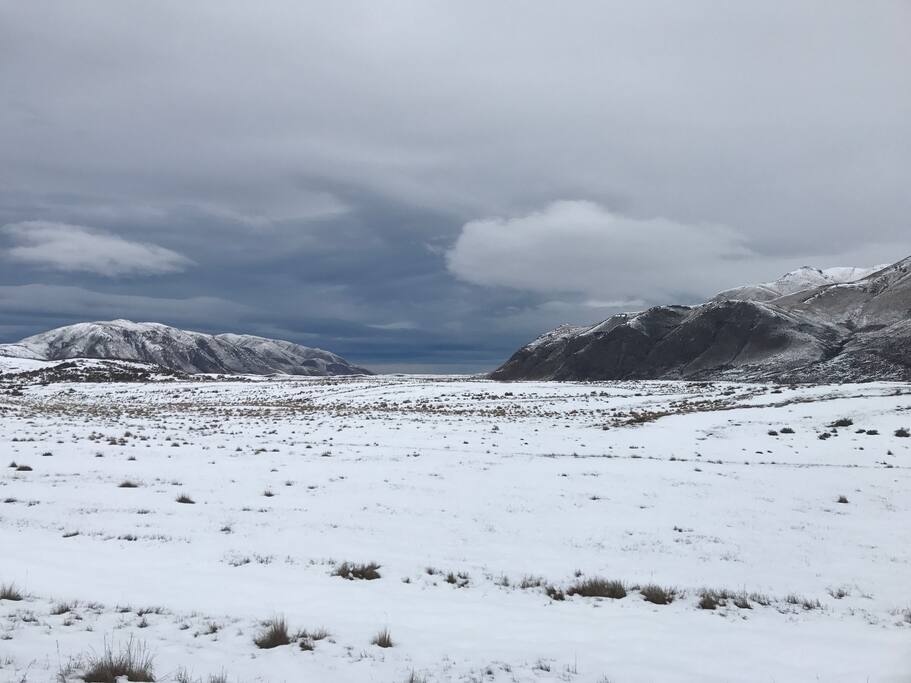 If you go for a drive to lake camp you may be lucky enough to encounter breath taking views- 1 hr from Farm yard Estate