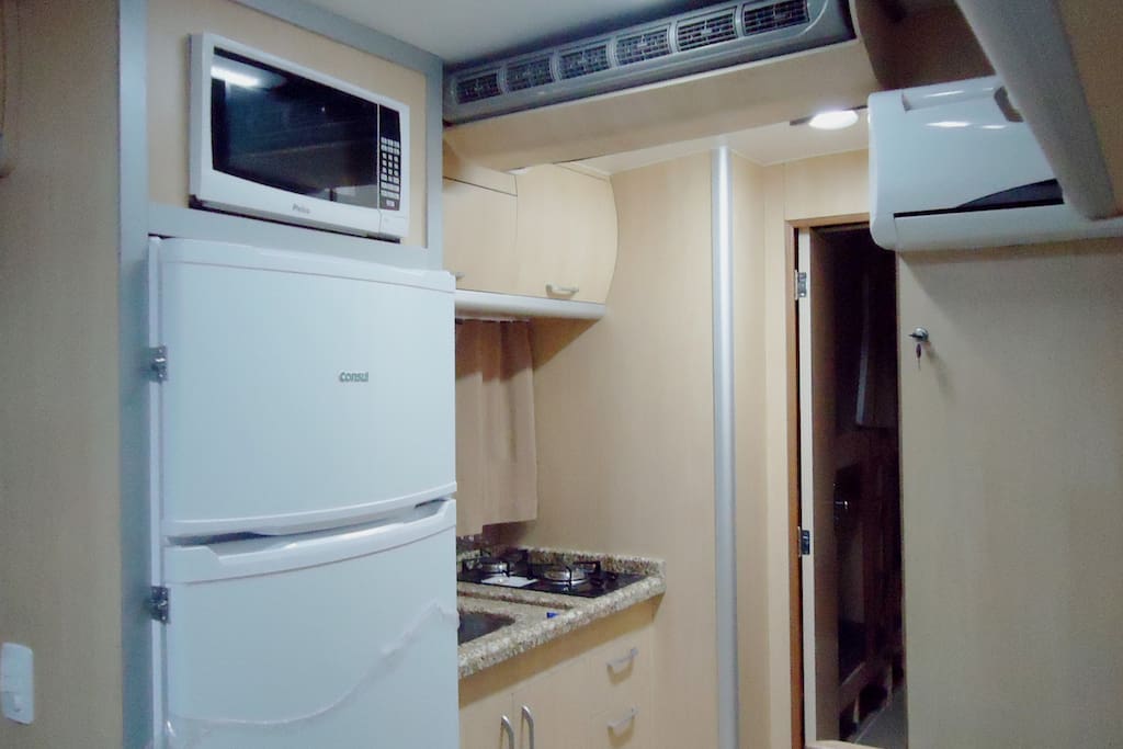 Cozinha completa.
Full equipd. kitchen.