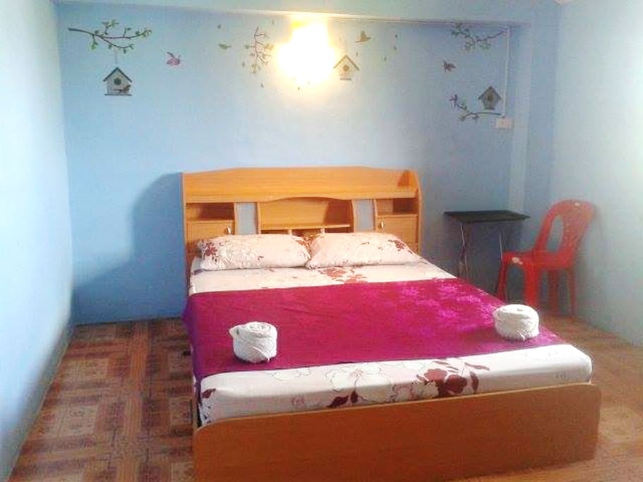 1 double bed
Fan room features shared bathroom facilities.
This room cannot accommodate any extra bed.
Please be informed that this room type is located on the 5th floor and is only accessible via stairs.
