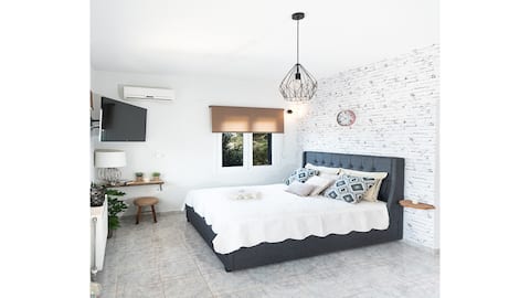 Apartament “i shndritshëm” me pamje nga deti në Istron