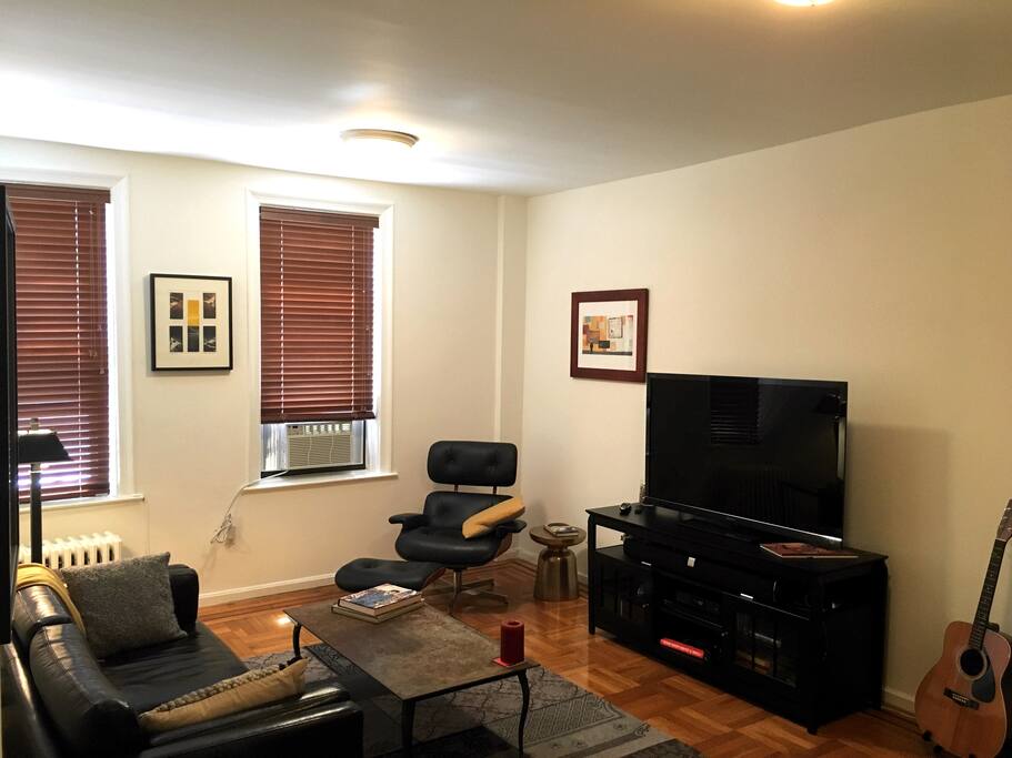 Living Room w/Entertainment Center