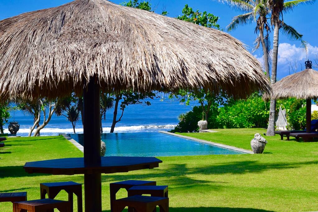 Swimming pool overlooking the ocean