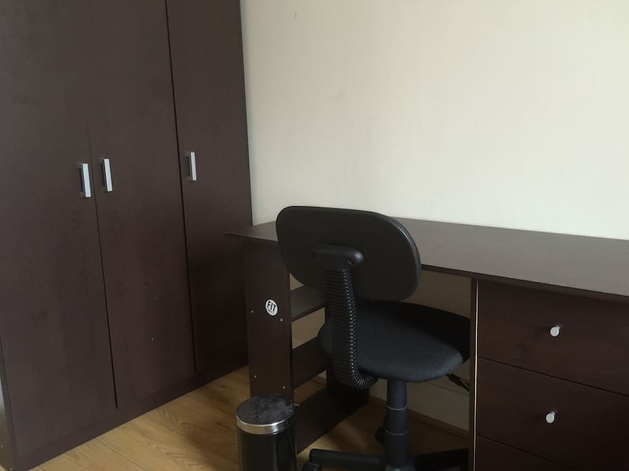 Big study desk with ample drawers and bin