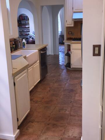 Sunny Cole Valley Home – Easy access to GG Park gallery image 5