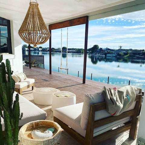 Top Airbnb: The Beach House - Waterfront Oasis in Palm Beach