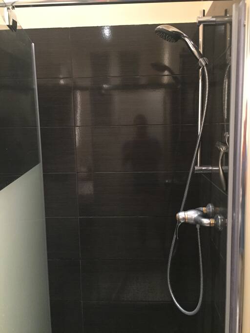 DOUCHE À L'ITALIENNE