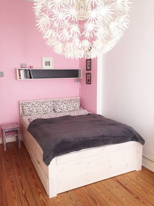Schlafzimmer 1