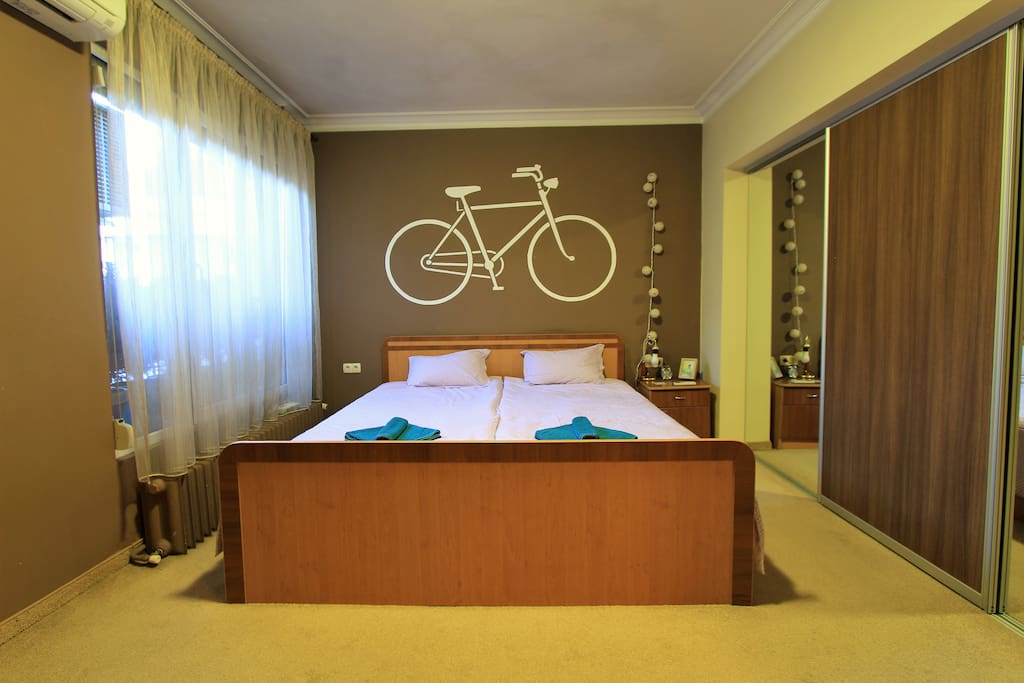 A huge bed 220x200