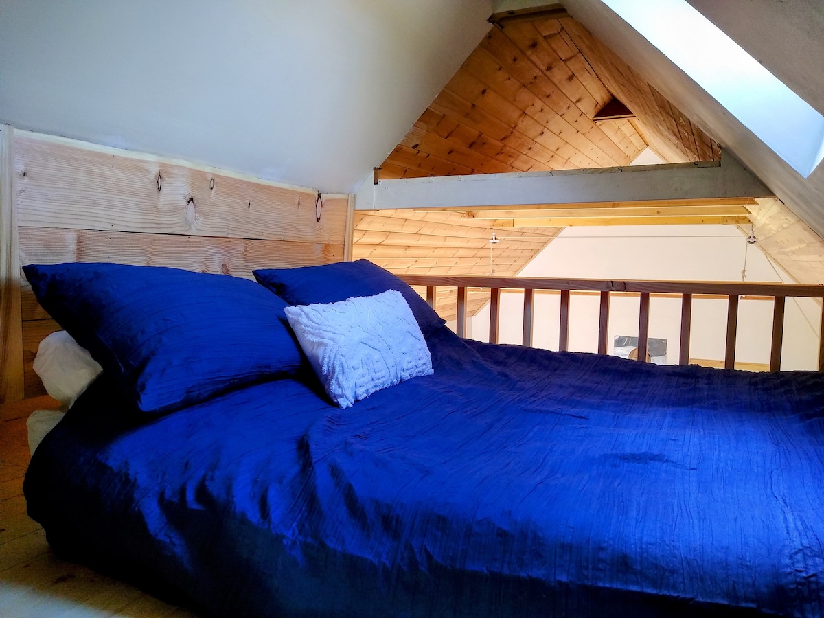 Brand new super comfortable Vesgantti mattress. 