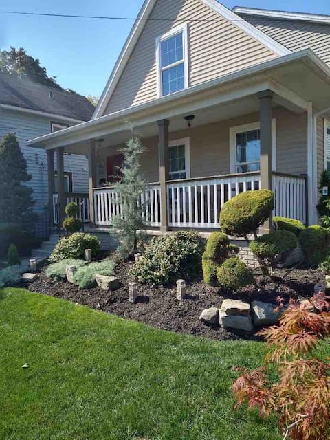 Top performing Airbnb: Your Cleveland Home Away From Home in Detroit Shoreway