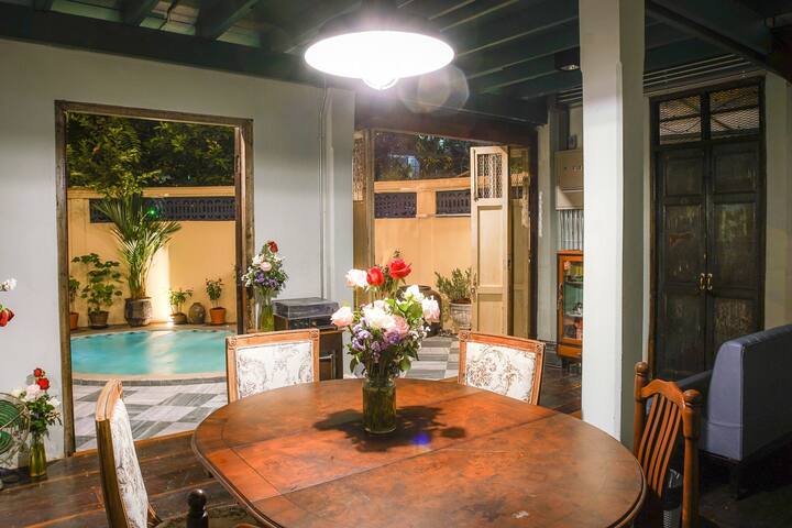 Private House 1930s/Jacuzzi pool/5minMRT/Local gallery image 4