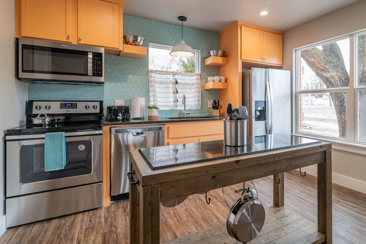 Plaza Pad I - New Apartment! Near Plaza District - Oklahoma City