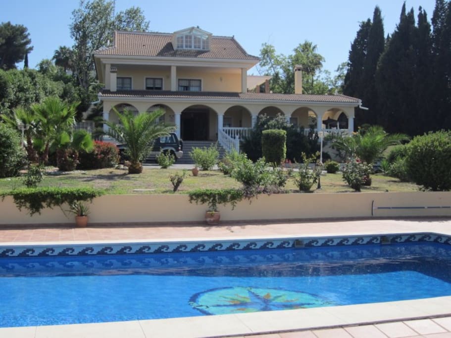 Maravillosa villa entre Málaga y Torremolinos - Villas for ...