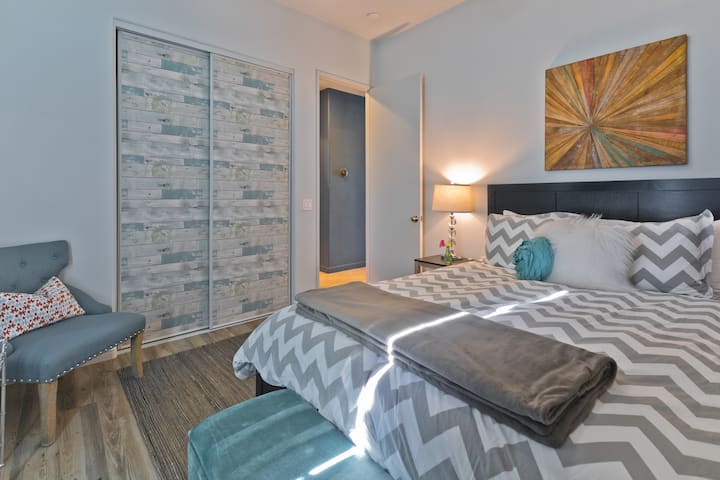 (Bedroom # 4) Queen bed room.