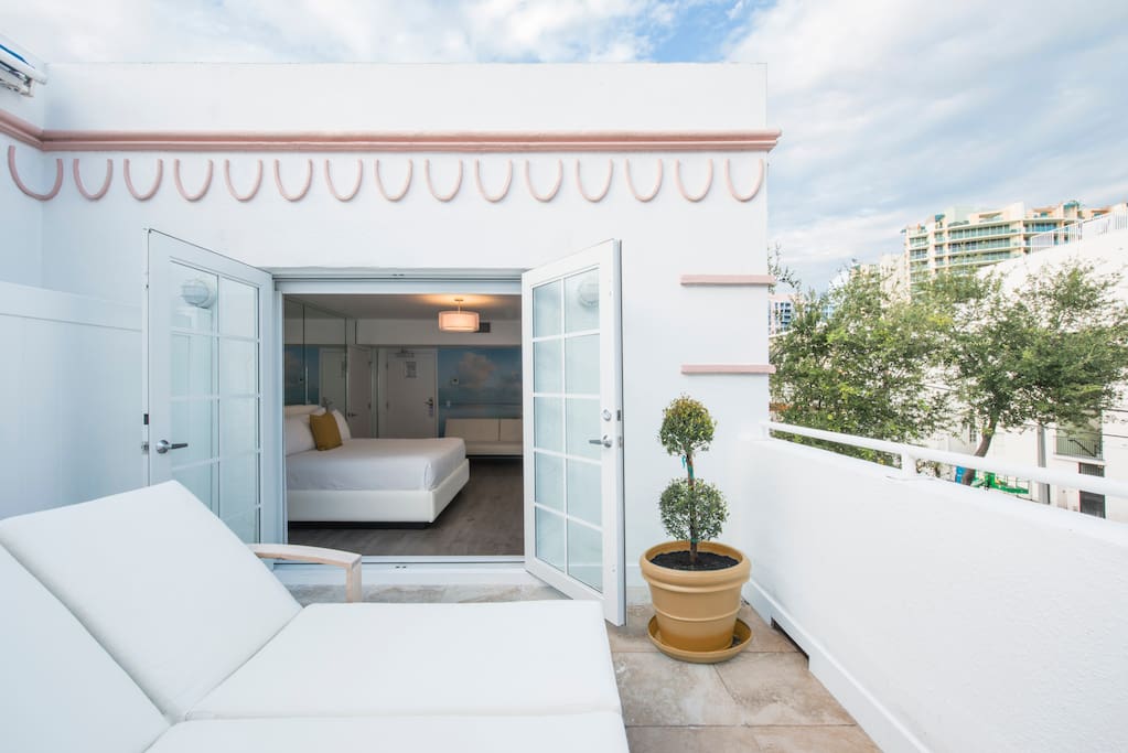 Penthouse Terrace Suite 1 King Bed