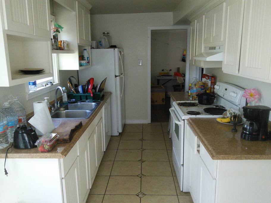 Full kitchen